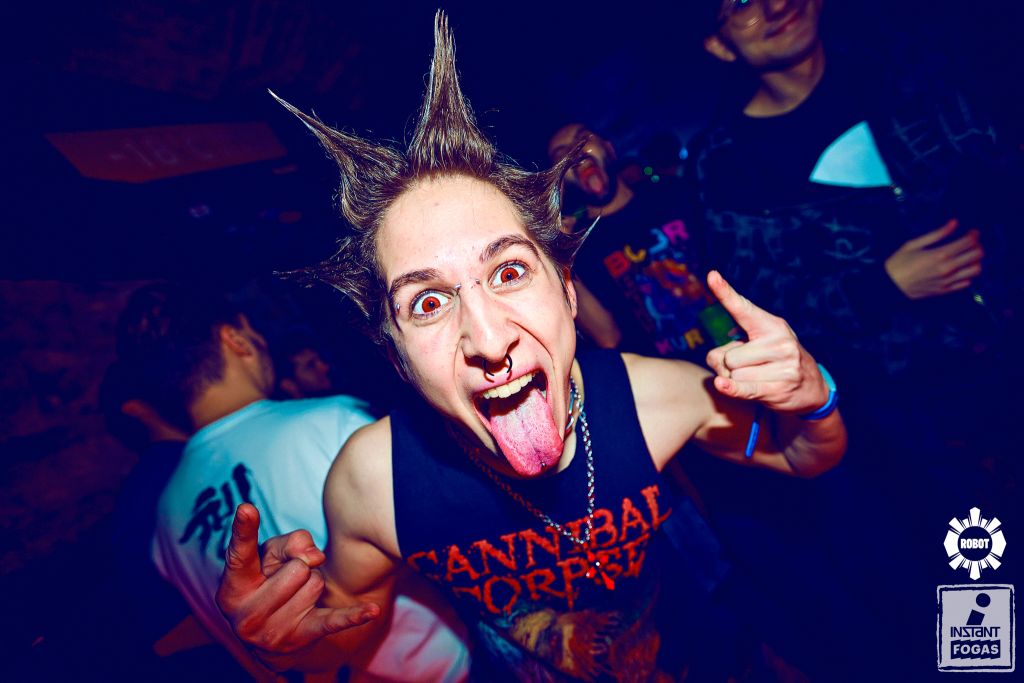 Party képek 2025.12.12. | Instant