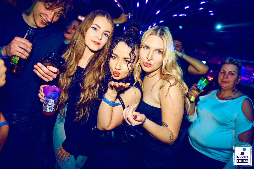 Party képek 2026.01.24. | Instant